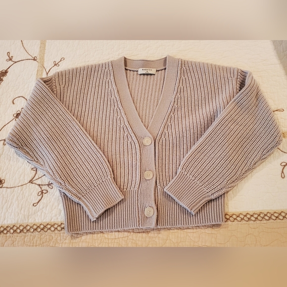 *SOLD* Aritzia Canberra Cardigan - Picture 1 of 3